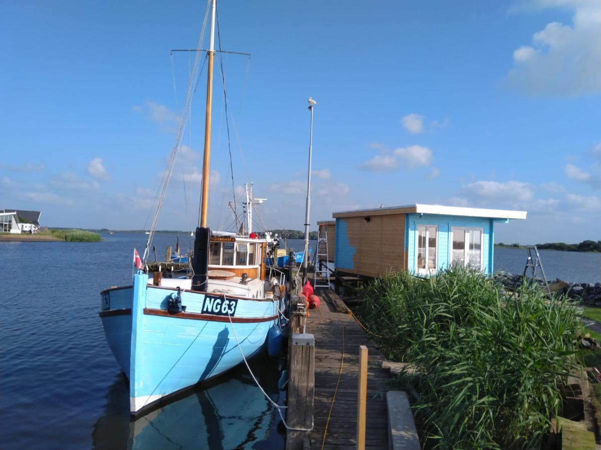 Waterhuisjes Op De Pier Van Lauwersmeerplezier! Lauwersoog Zewnętrze zdjęcie