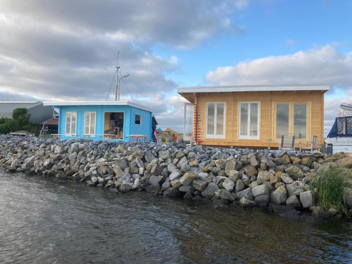 Waterhuisjes Op De Pier Van Lauwersmeerplezier! Lauwersoog Zewnętrze zdjęcie