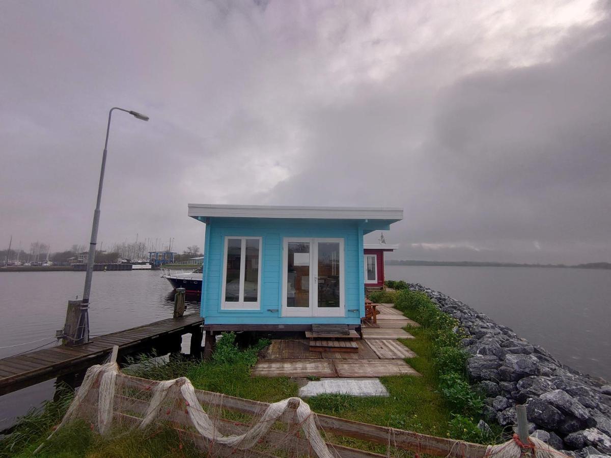 Waterhuisjes Op De Pier Van Lauwersmeerplezier! Lauwersoog Zewnętrze zdjęcie